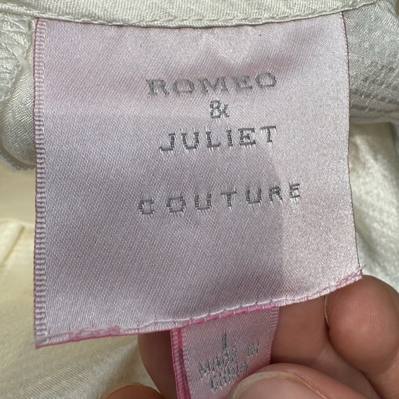 Romeo & Juliet Couture ruffled ivory satin blouse / L / Excellent condition - Picture 14 of 15